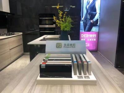 縣政府副縣長周素梅、文旅局副局徐遠志一行蒞臨聯(lián)弘科技調(diào)研指導
