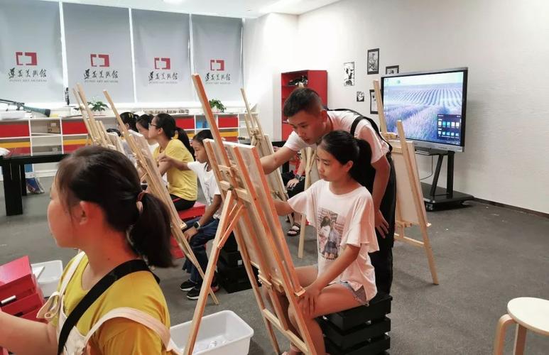 遵义市美术馆暑期少儿美术公益培训启动200名青少年儿童享受国家文化